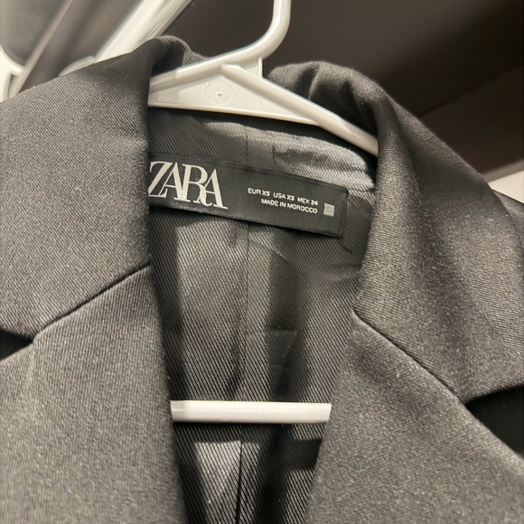 Zara Black Tailored Belted Blazer with Gold Buttons - Picture 4 of 4